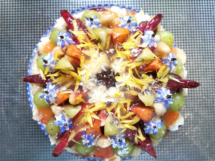 2025年も手作りクリスマスケーキ★食べられる花とフルーツ盛り盛り