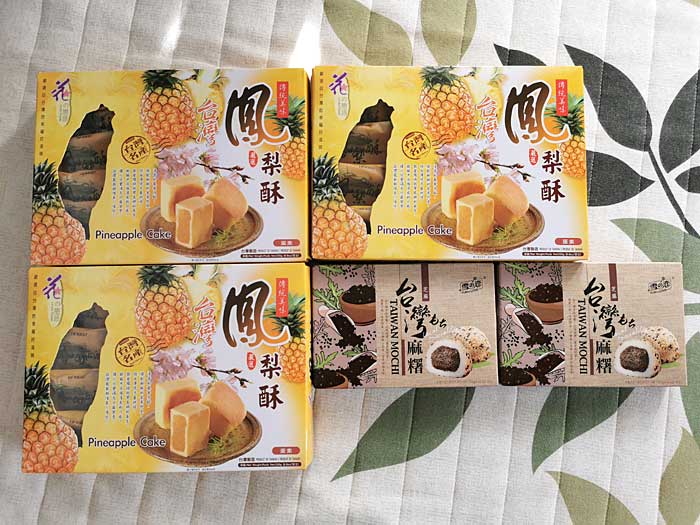 おみやげのパイナップルケーキ