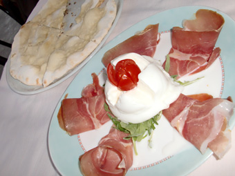 ローマのストライキで乗り物動かず、イタリアンディナーに舌づつみ！