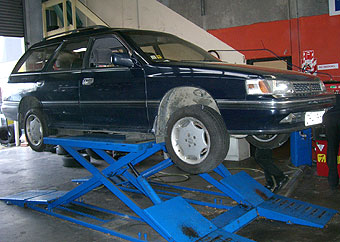 オイル＆タイヤ交換　3000km走ったタイヤはワイヤーが出ていた…