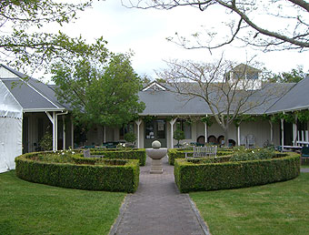 Martinborough wineries　マーティンボロのワイナリー巡り～灯台