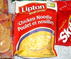 インスタントチキンヌードル