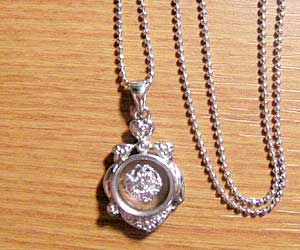 回る干支ペンダント